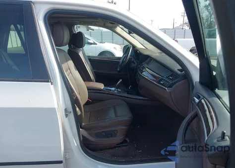 2010 BMW X5 xDrive30I z USA, uszkodzony, nr VIN 5UXFE4C53AL380377